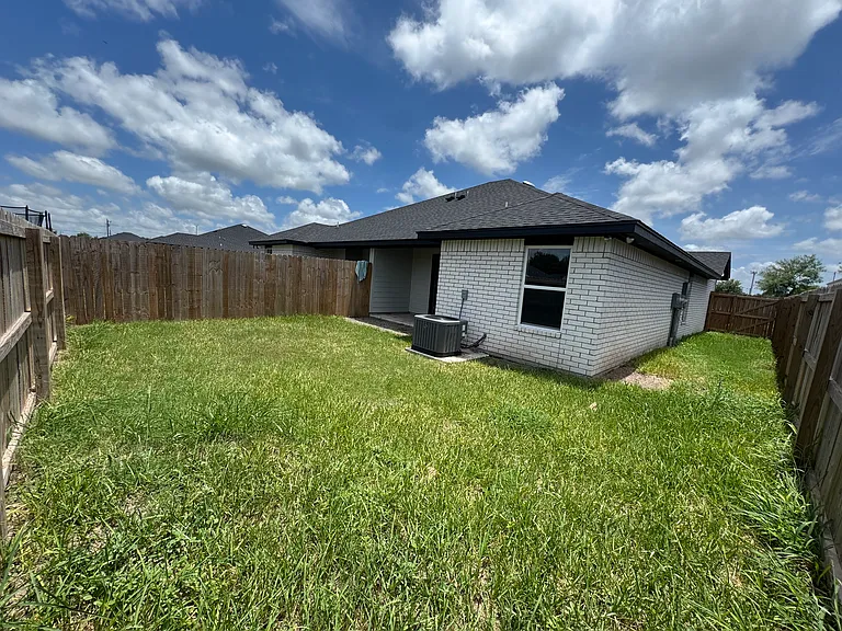 1605 Los Alamos St #A — Photo 28