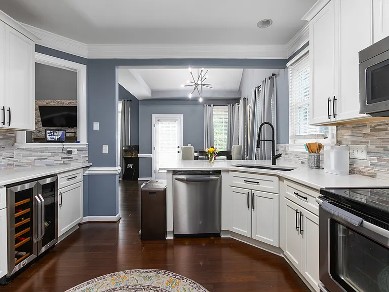 305 Lucas Park Dr — Photo 15