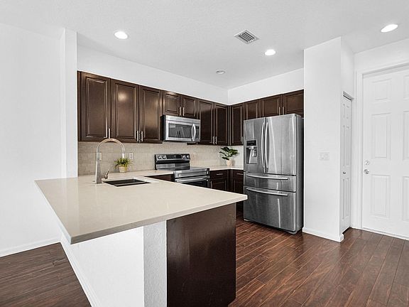 4th image of 1427 NW 34th Way #1427