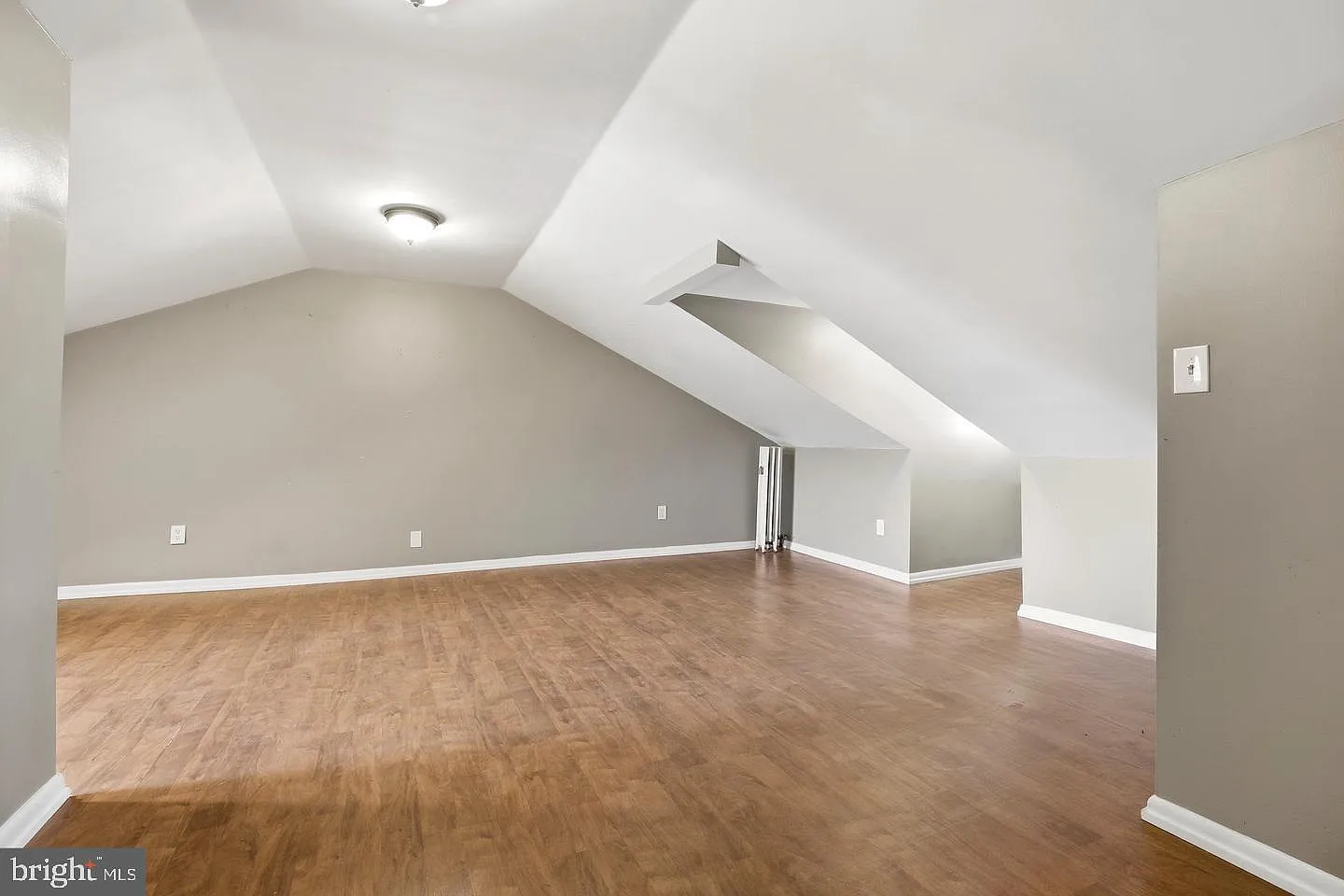 1 bed, 1.0 bath, 2000 sqft, $2,250 — Photo 4