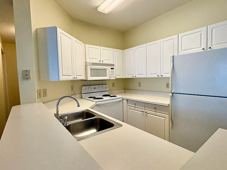 25113 Harbour Vista Cir — Photo 5
