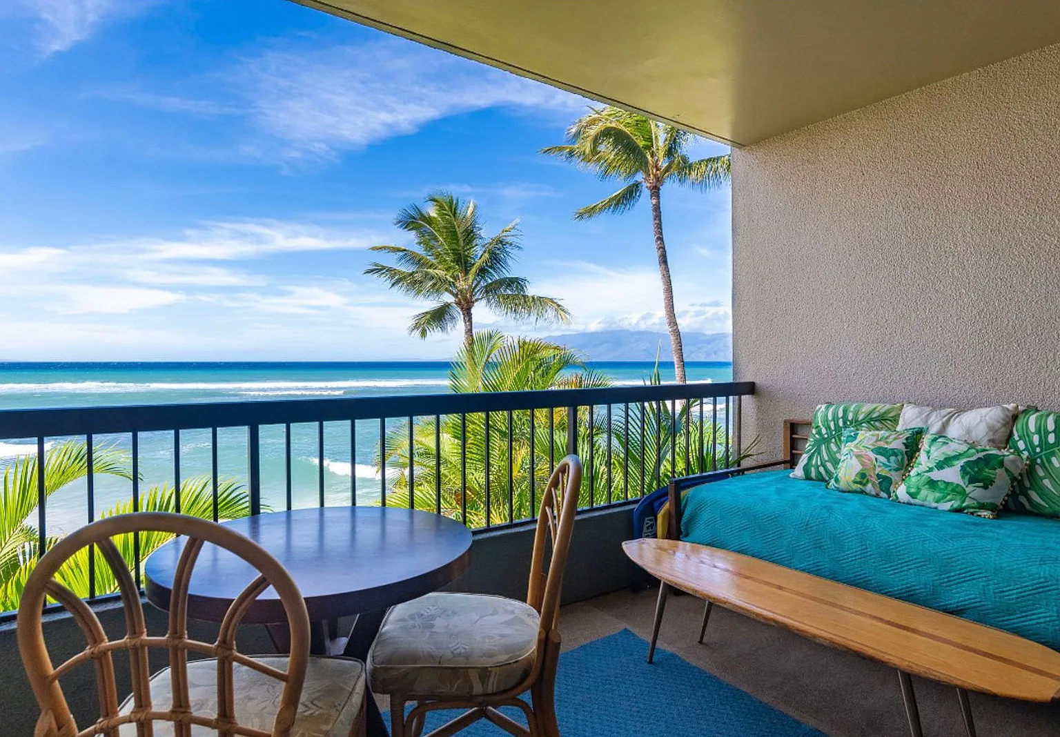 Oceanfront Living At Hale Mahina 1 Bedroom / 1 Bath — Photo 2
