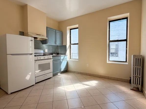 73 Bay 22nd Street image 1 of 5