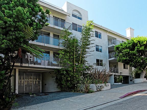 2nd image of 1129 Larrabee St APT 1