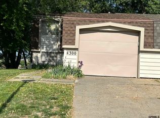 4300 Abbott Rd, Lincoln, NE 68516