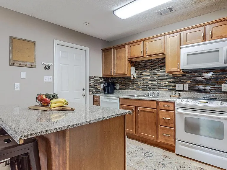 1054 Northview Dr — Photo 41