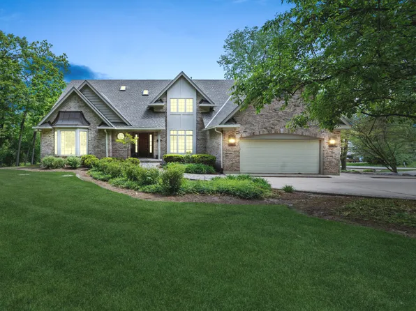 6414 Vermont Trl, Crystal Lake, IL 60012