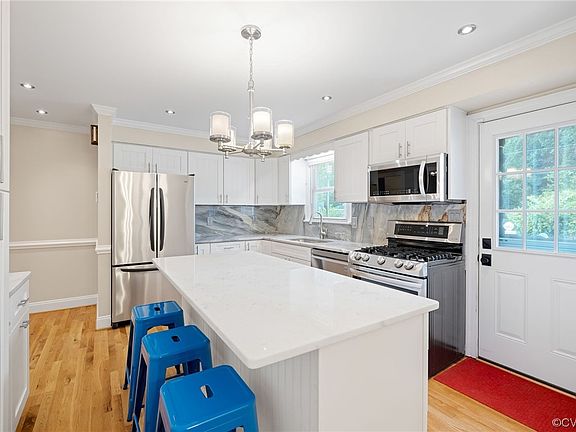 3rd image of 8342 Colmar Dr