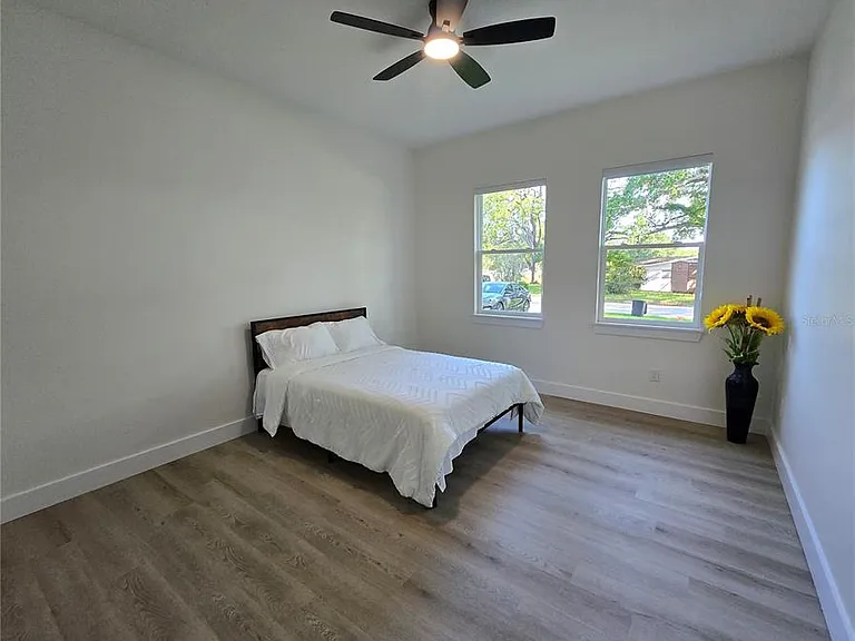 106 Lake Dr — Photo 15