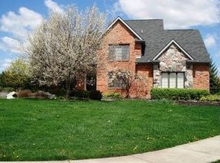 4426 Hycliffe Dr, Troy, MI 48098