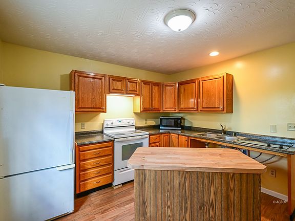 5th image of 14 Connett Rd