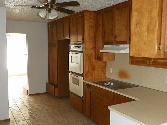 3rd image of 1829 E 50th St