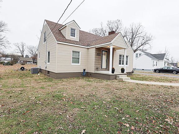 4th image of 2605 Adams St