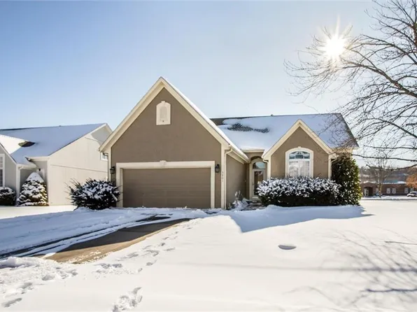 5801 NE Hidden Meadows Dr, Lees Summit, MO 64064