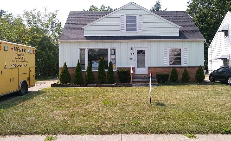 1st image of 922 E 214th St