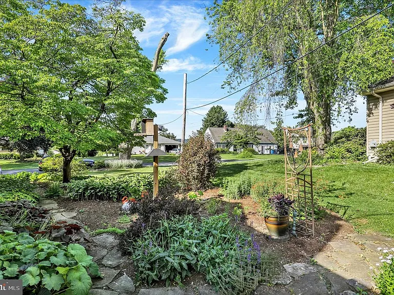 41 W College Ave — Photo 36