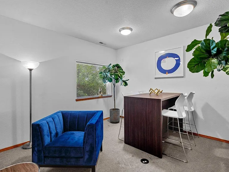Gilhurst Apartments — Photo 9