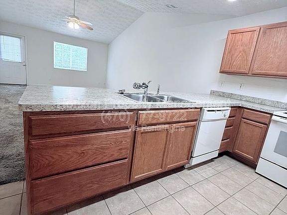 4th image of 4019 Hidden Hollow Dr