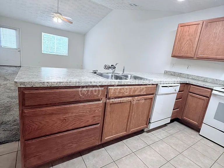 4019 Hidden Hollow Dr — Photo 4