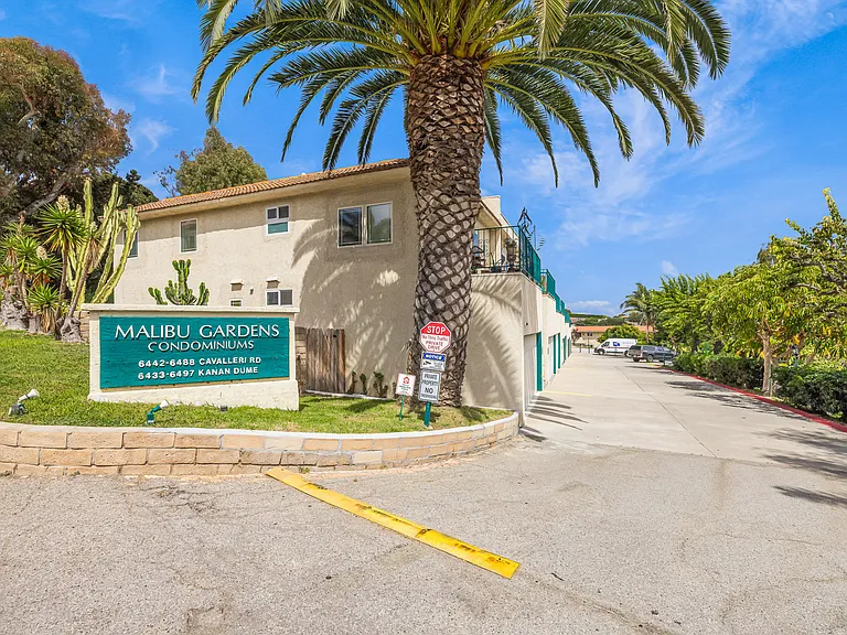 6441 Kanan Dume Rd — Photo 1