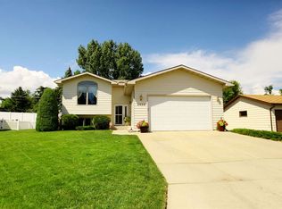 2404 Crescent Dr, Minot, ND 58703