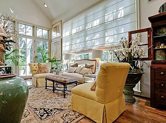 5th image of 4648 N Versailles Ave