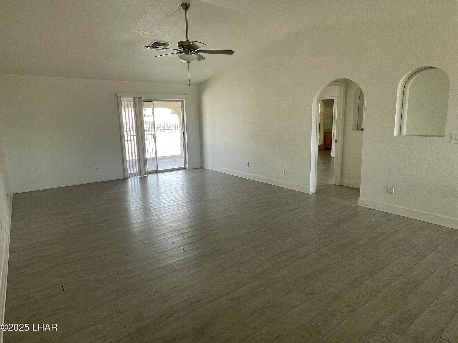 3 bed, 2.0 bath, 1655 sqft, $2,200 — Photo 3