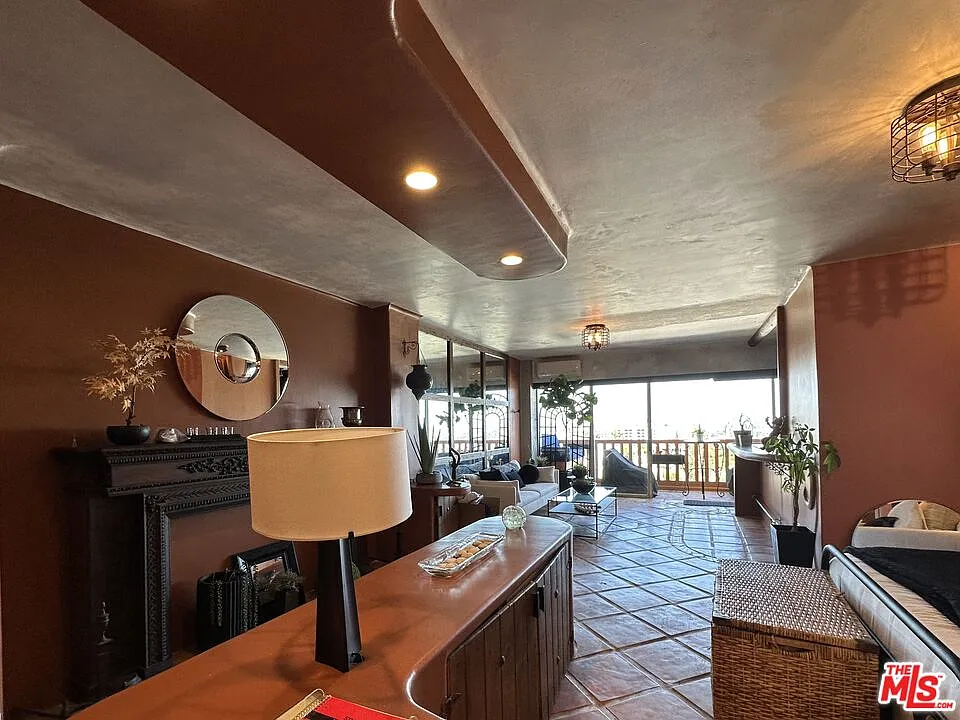 Studio, 633 sqft, $4,600 — Photo 3