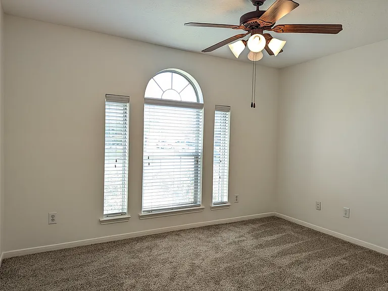 5618 Savannah Woods Ln — Photo 4