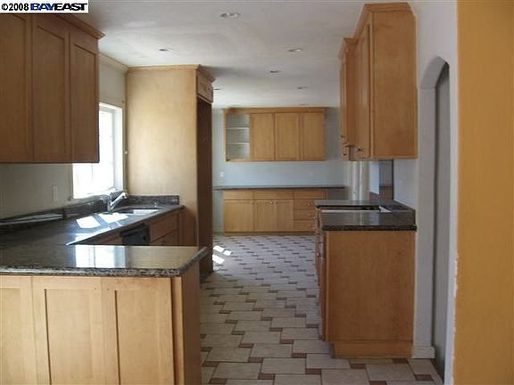 4th image of 3192 Marten Ave