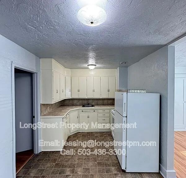 417 Lyon St SE #4 — Photo 2