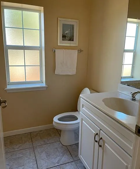 Downstairs 1/2 Bath