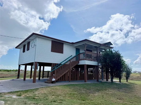 920 4th St, Port Bolivar, TX 77650