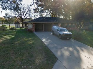9121 Grant Ln, Overland Park, KS 66212