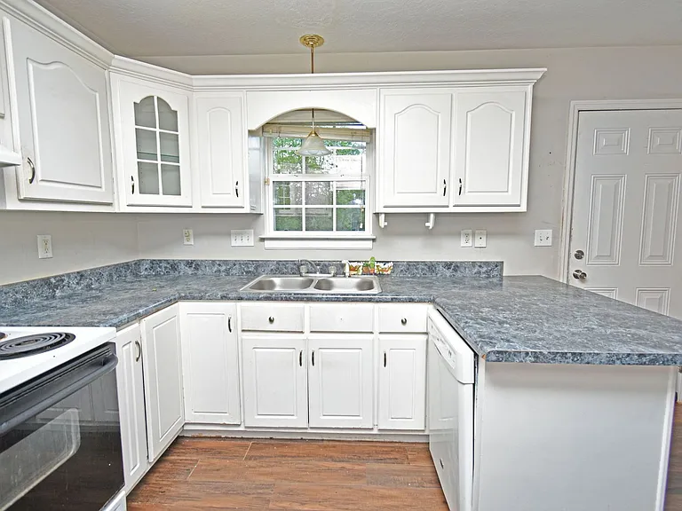 3544 Mutimer Dr — Photo 8
