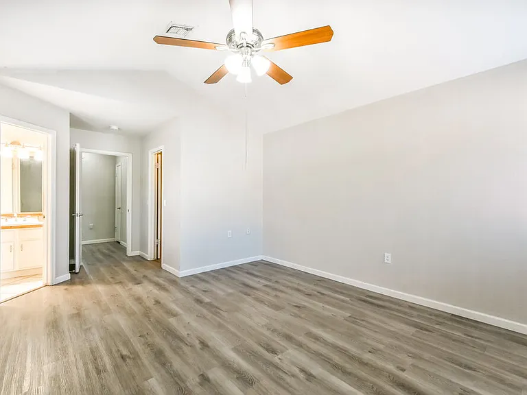 521 N Redrock St — Photo 10
