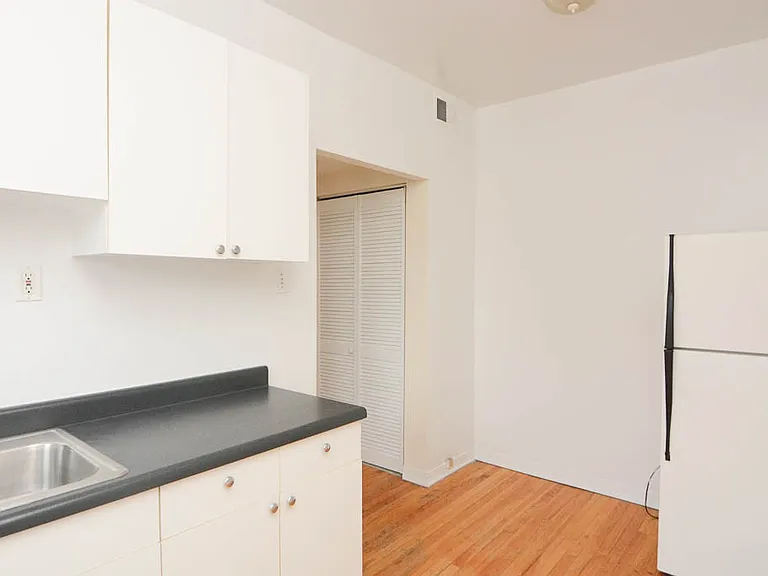 3042 W Wellington Ave #3 — Photo 5