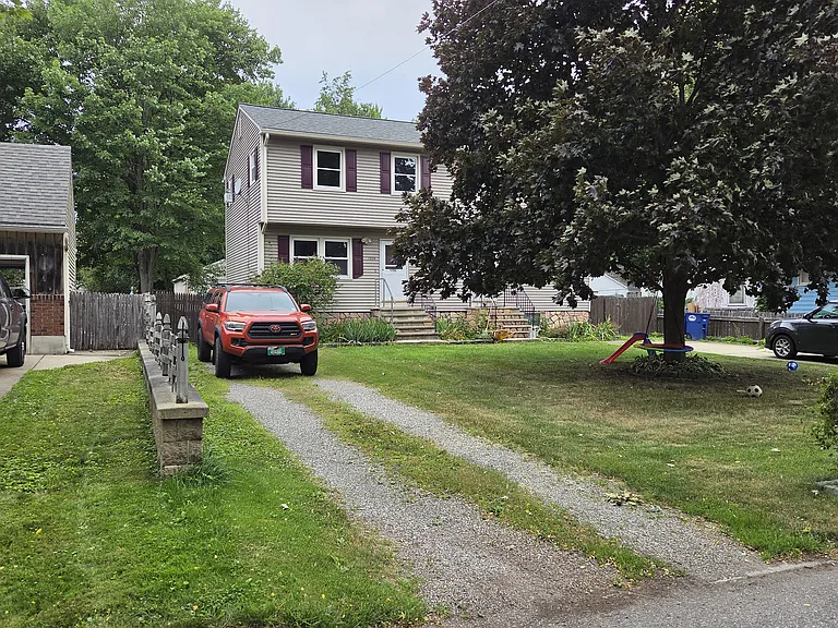 152 Cottage Grv #B — Photo 34