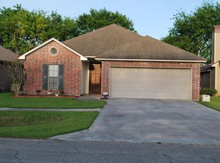 135 Country Garden Ln, Lafayette, LA 70507