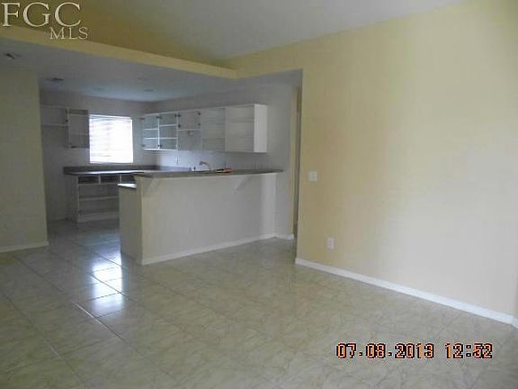 4th image of 710 SW 25th Ter