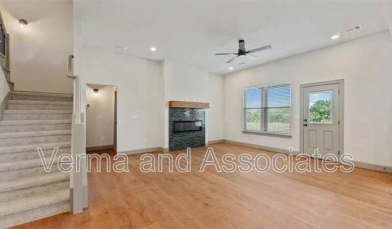 1221 Mammoth St — Photo 10