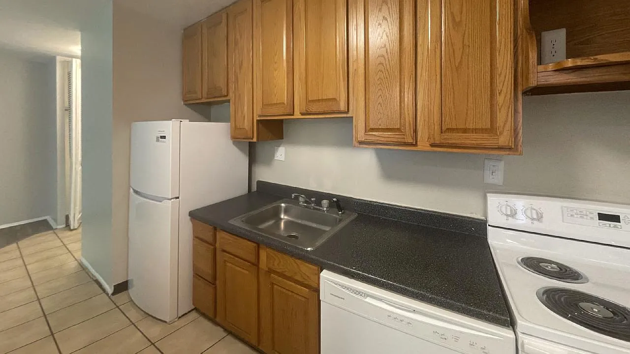 Cultural Gardens Apartments — Photo 4