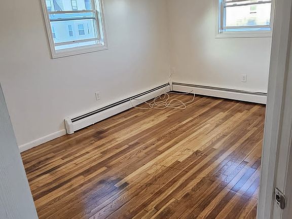 2nd image of 523-525 Lowell St #1