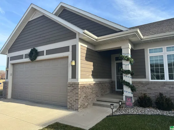 300 S Mickelson Ave, Vermillion, SD 57069