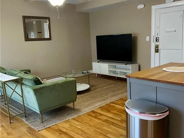 323 Emanuel Cleaver Ii Blvd APT 8A, Kansas City, MO 64112