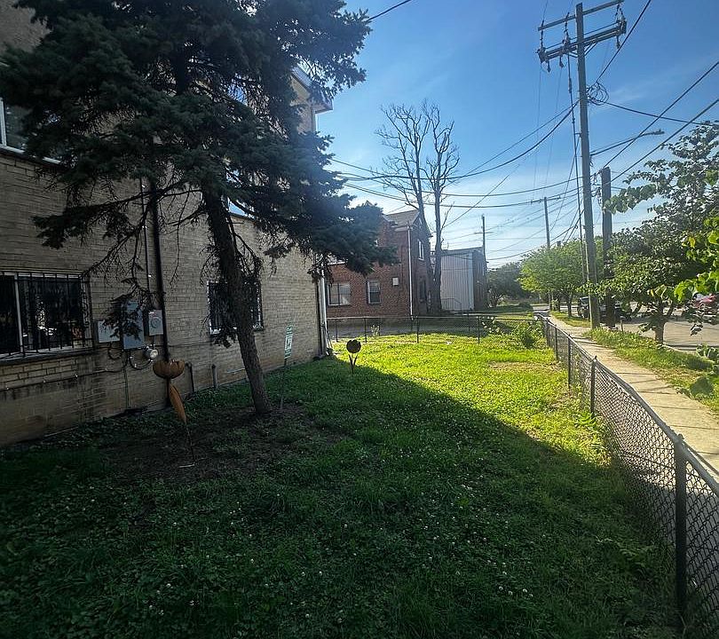 2nd image of 4611 Quarles St NE
