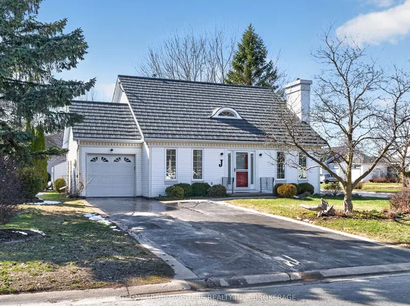 16 Country Club Dr, Loyalist, ON K0H 1G0