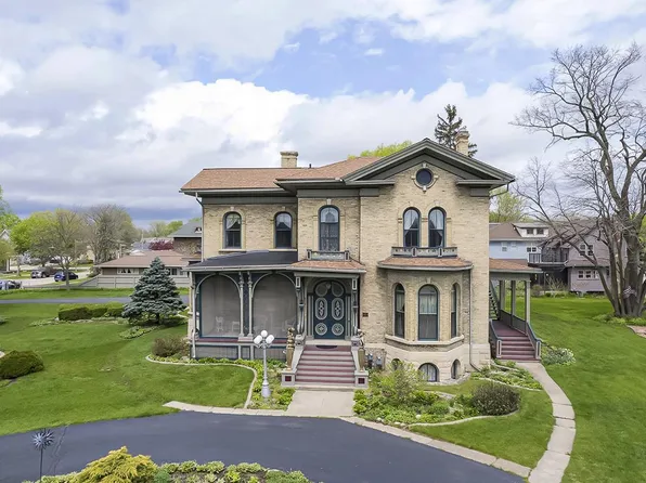 429 Prospect Avenue, Janesville, WI 53545