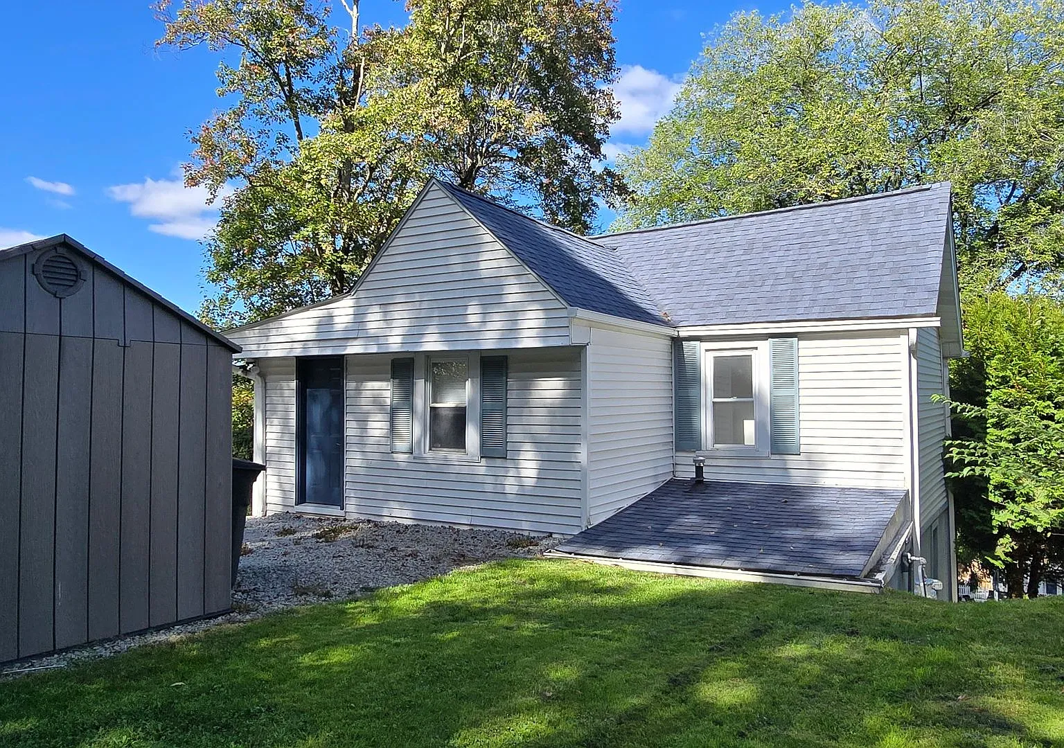 Home For the Holiday! 3 Bedroom Home in Export Area — Photo 1