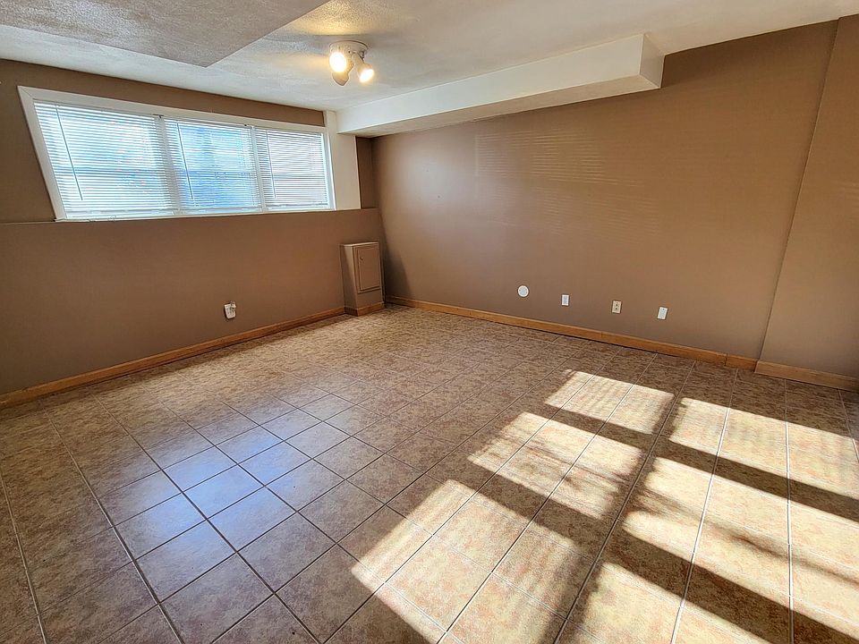 1st image of 1 Glover Dr #1